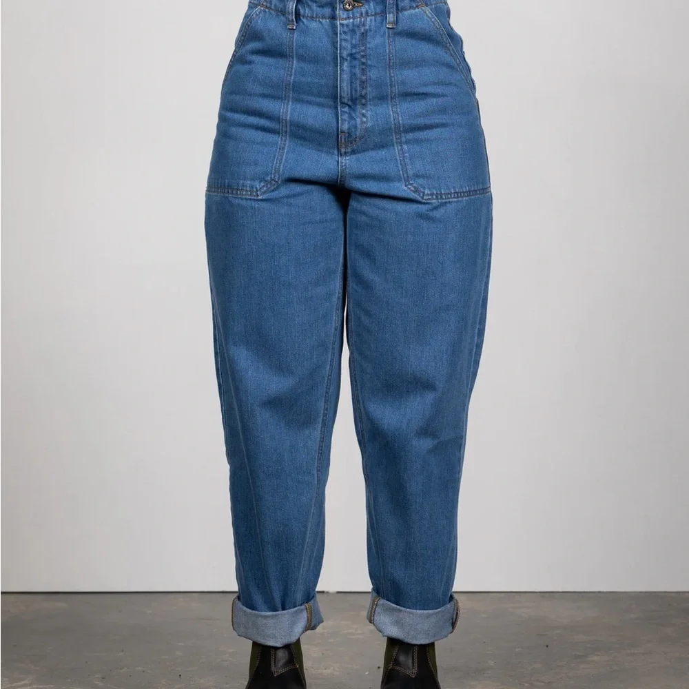 NEW: Finisterre Women's Yarrel Jeans (26R UK size/US 25) Washed Retro Indigo - Picture 4 of 16